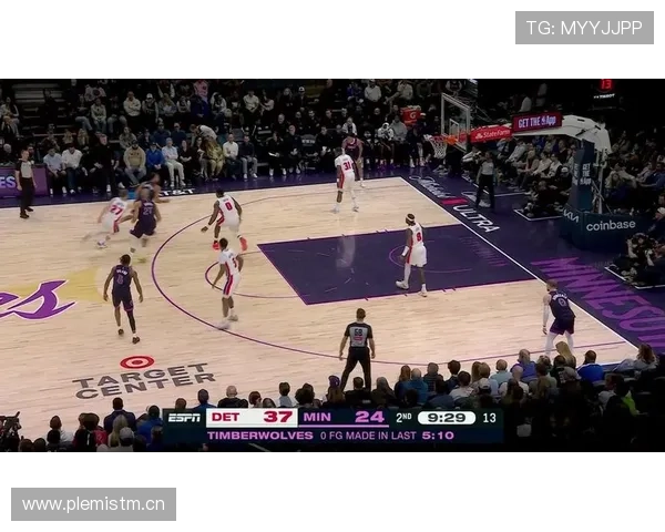 戈贝尔挡拆吸引包夹拉开对方内线空档